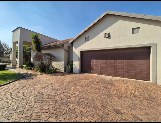4 BEDROOM HOUSE FOR SALE IN VANDERBIJLPARK SE 8